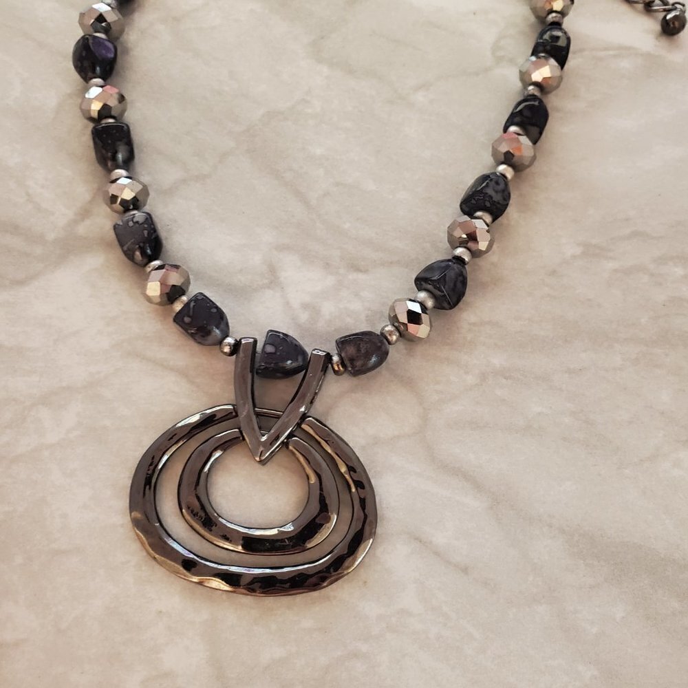 💖 Chico's Beaded Beaded Strand Hammered Pendant Necklace 💖 - Picture 5 of 12